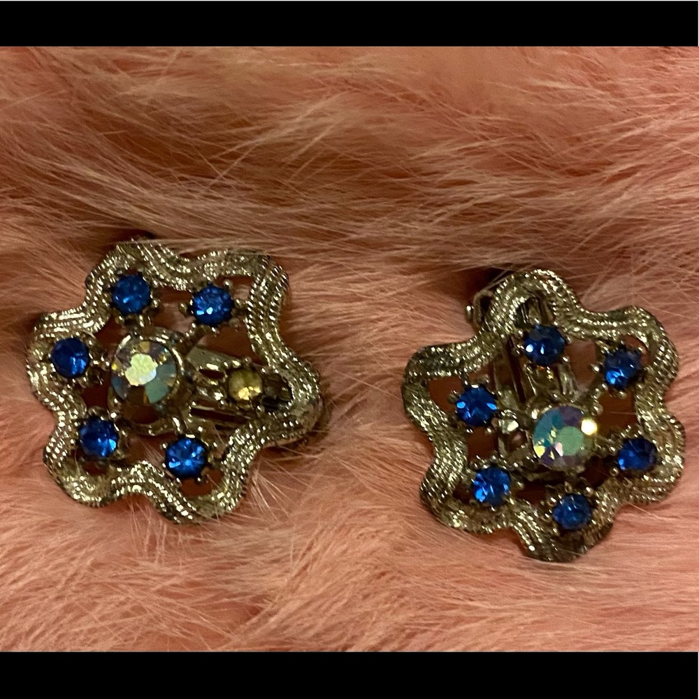 Free shipping! Vintage Costume Clip On Earrings